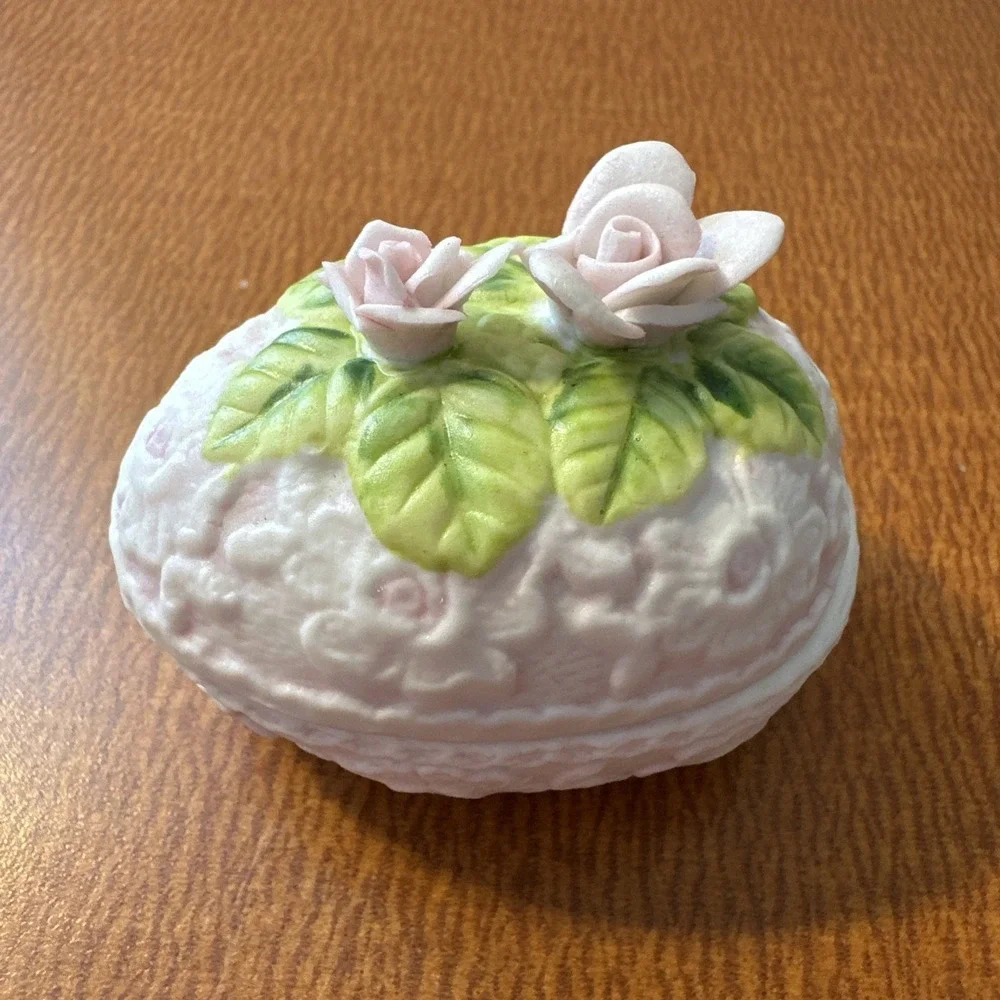 Enesco Bisque Porcelain Ceramic Egg Shape Trinket Box Flowers 1985 vintage